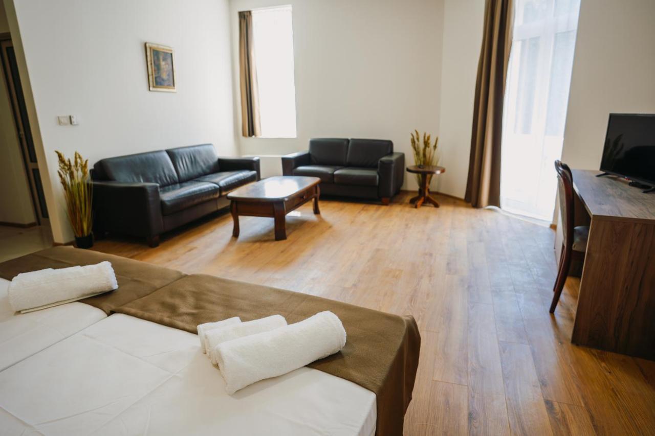 Hotel Хотел Театъръ Pleven Exterior foto