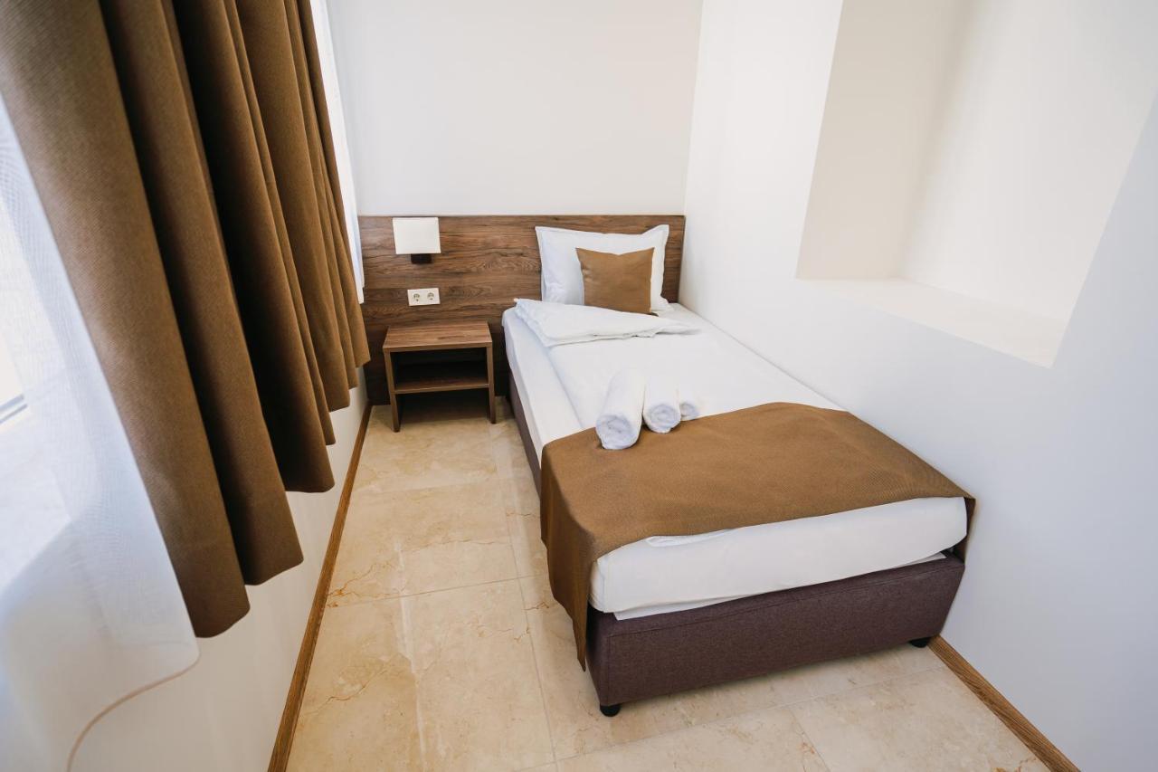 Hotel Хотел Театъръ Pleven Exterior foto