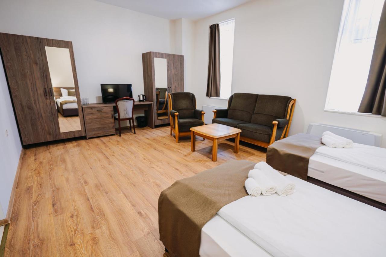 Hotel Хотел Театъръ Pleven Exterior foto