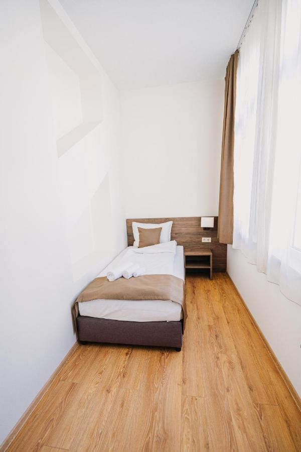 Hotel Хотел Театъръ Pleven Exterior foto