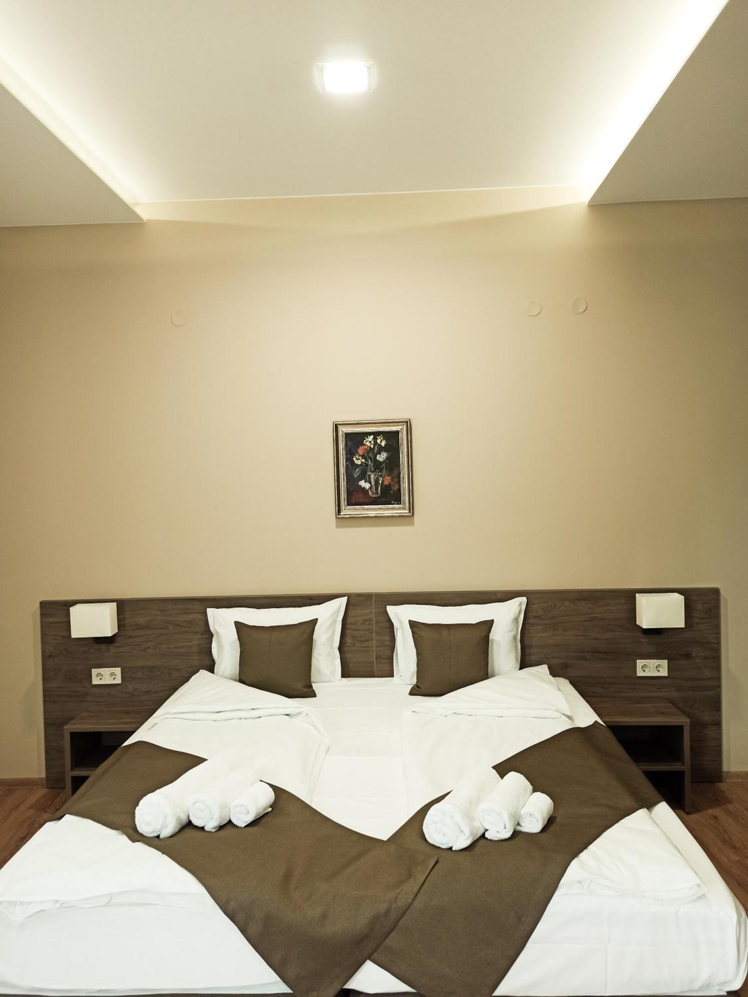 Hotel Хотел Театъръ Pleven Exterior foto
