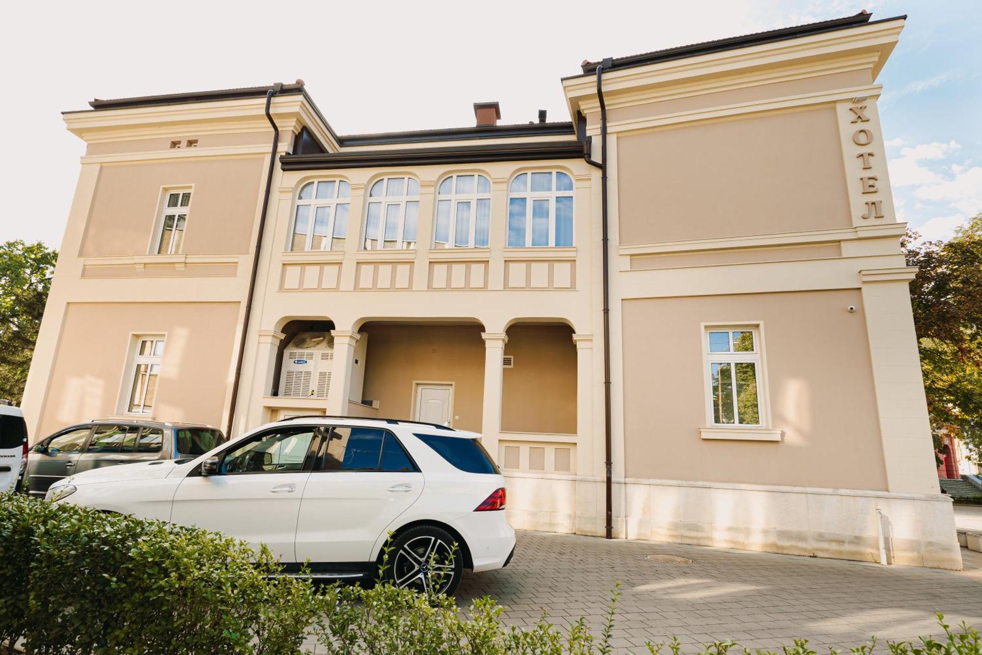Hotel Хотел Театъръ Pleven Exterior foto