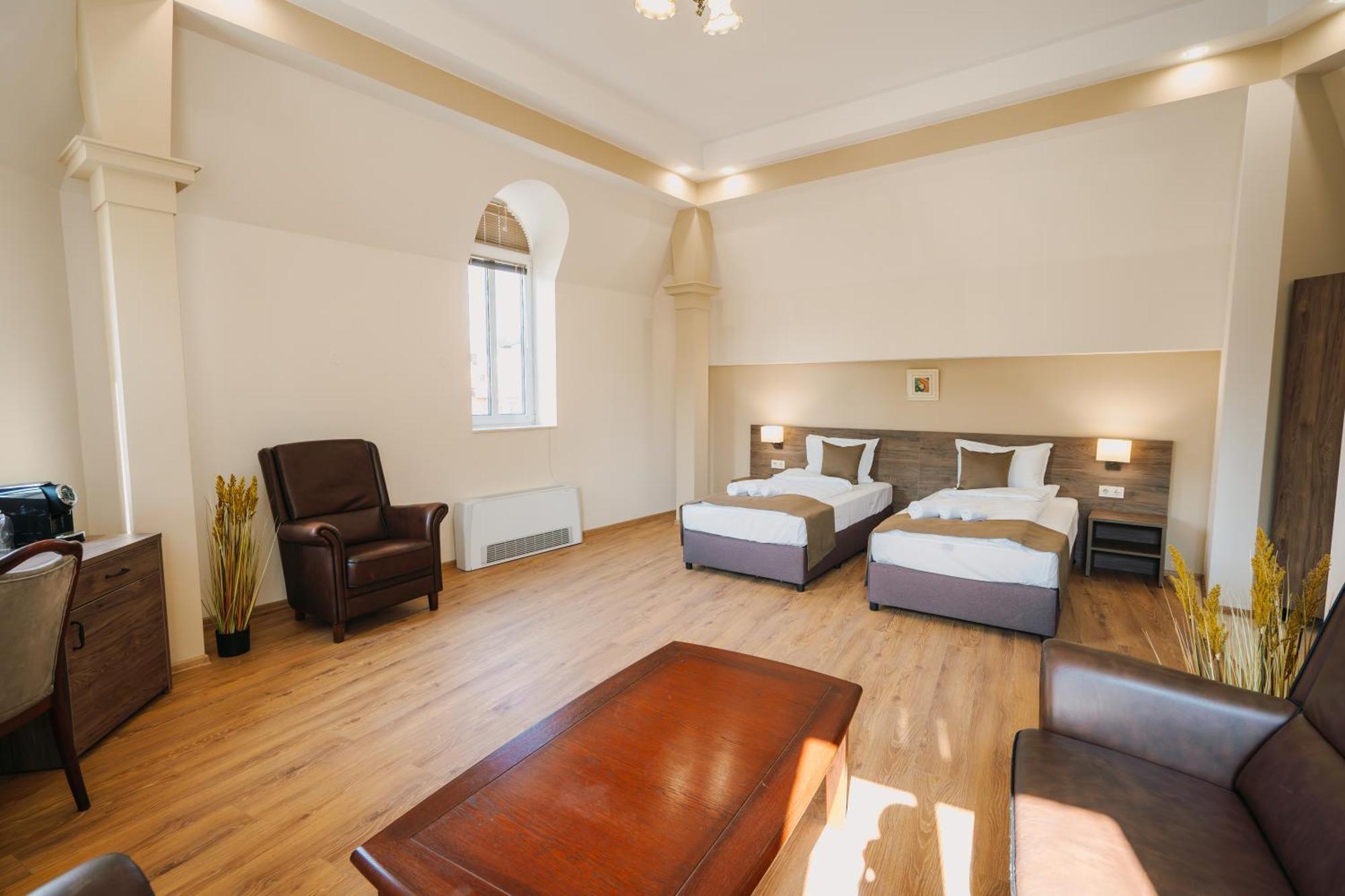 Hotel Хотел Театъръ Pleven Exterior foto
