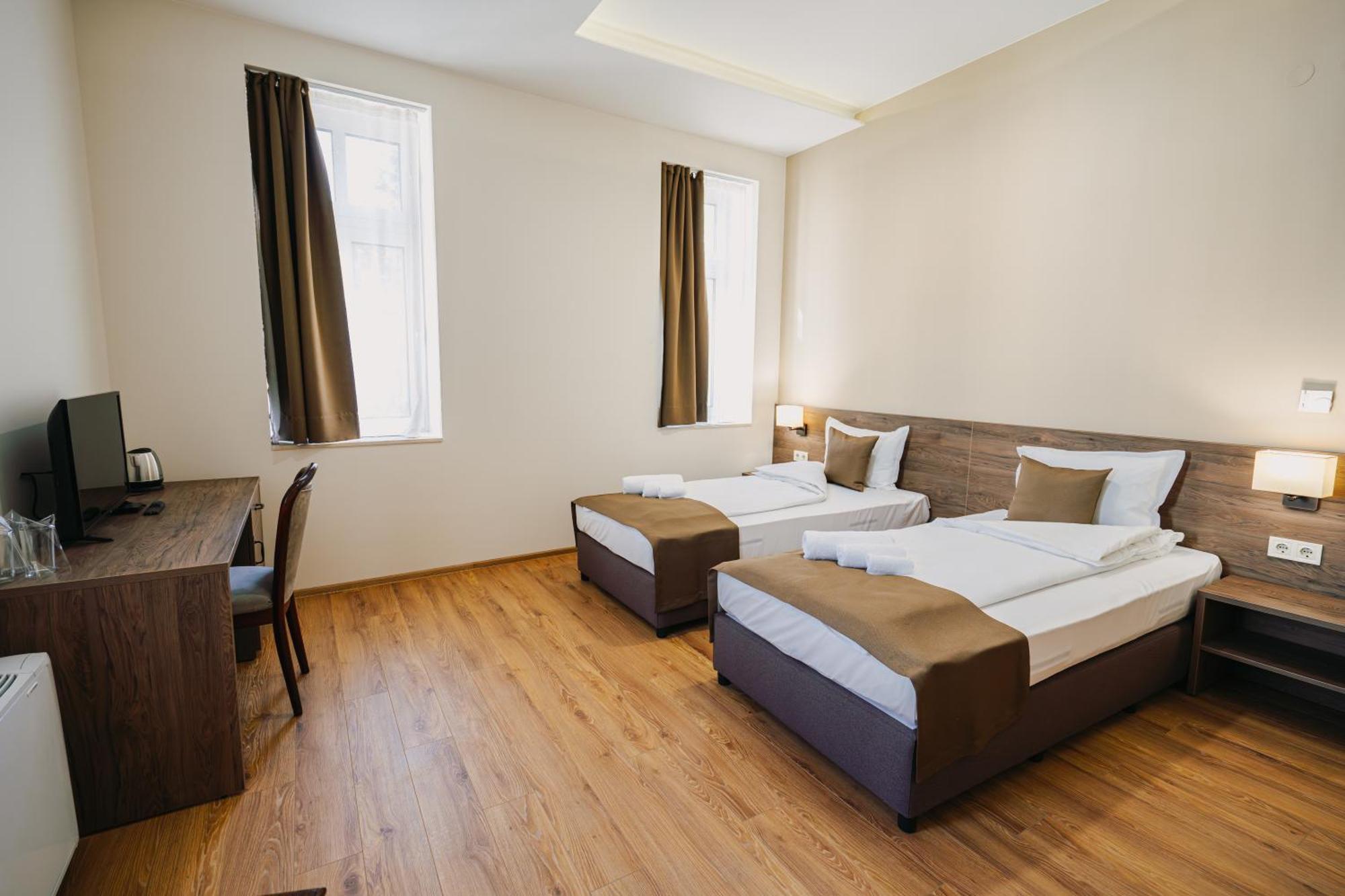 Hotel Хотел Театъръ Pleven Exterior foto
