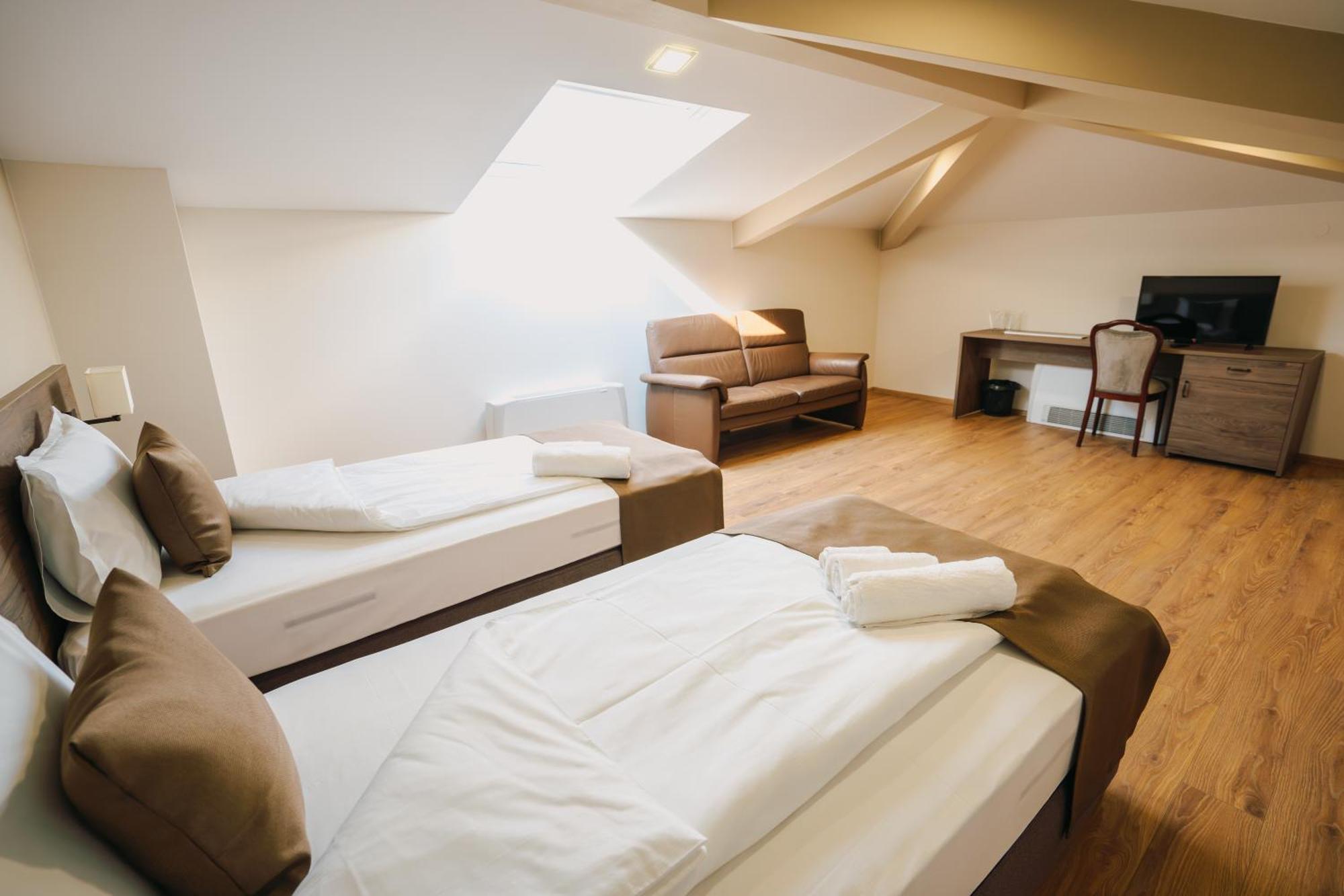 Hotel Хотел Театъръ Pleven Exterior foto