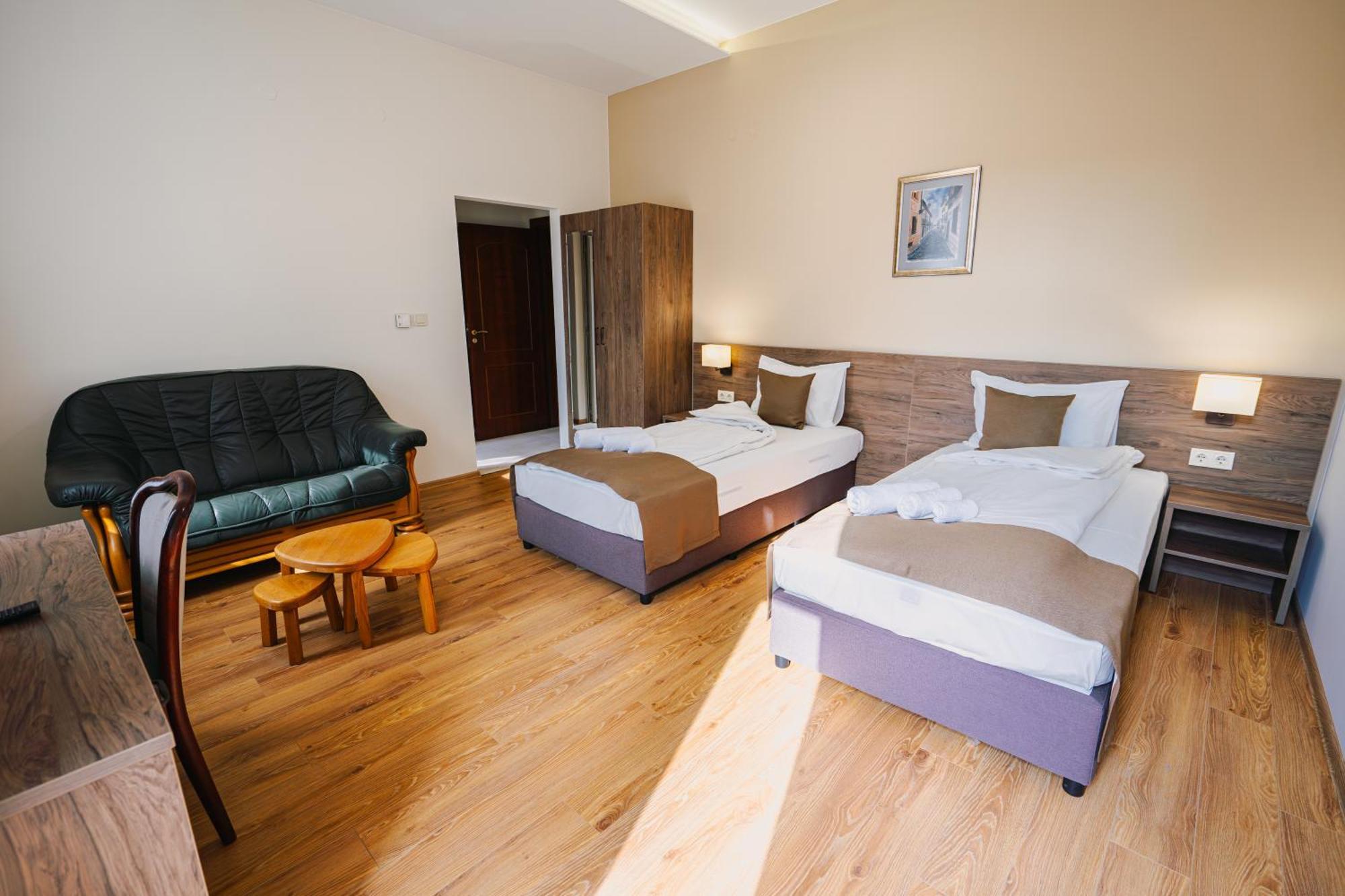 Hotel Хотел Театъръ Pleven Exterior foto