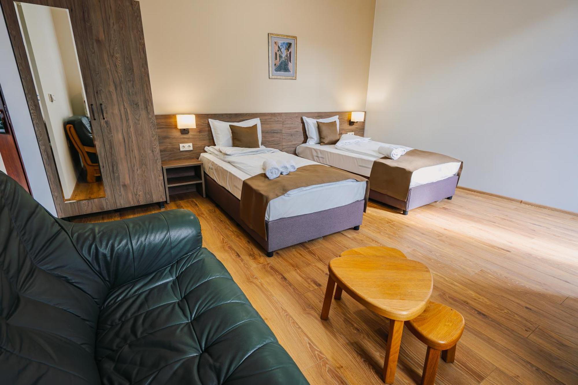 Hotel Хотел Театъръ Pleven Exterior foto
